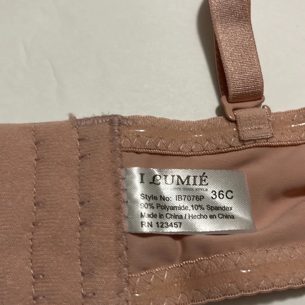 Super Push Up Multi-way Strapless Bra 3 Hooks. Ilys Lumie Brand & Silicon Band.